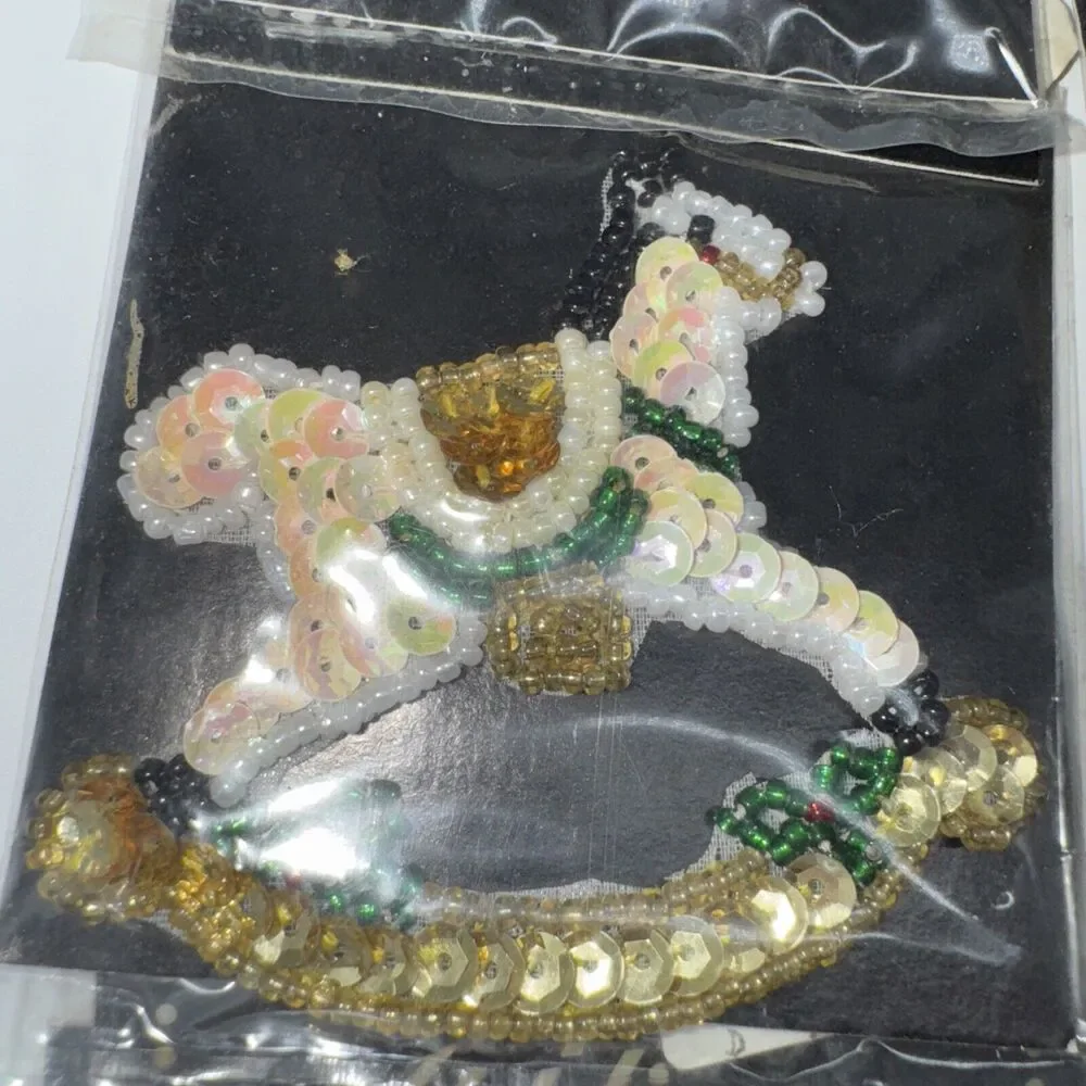 1‎ NEW Christmas Sequin Patch Motif Santa Star Candles Holly Horse Snowman Bear